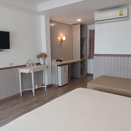 Koh Larn Riviera Hotel Exterior photo