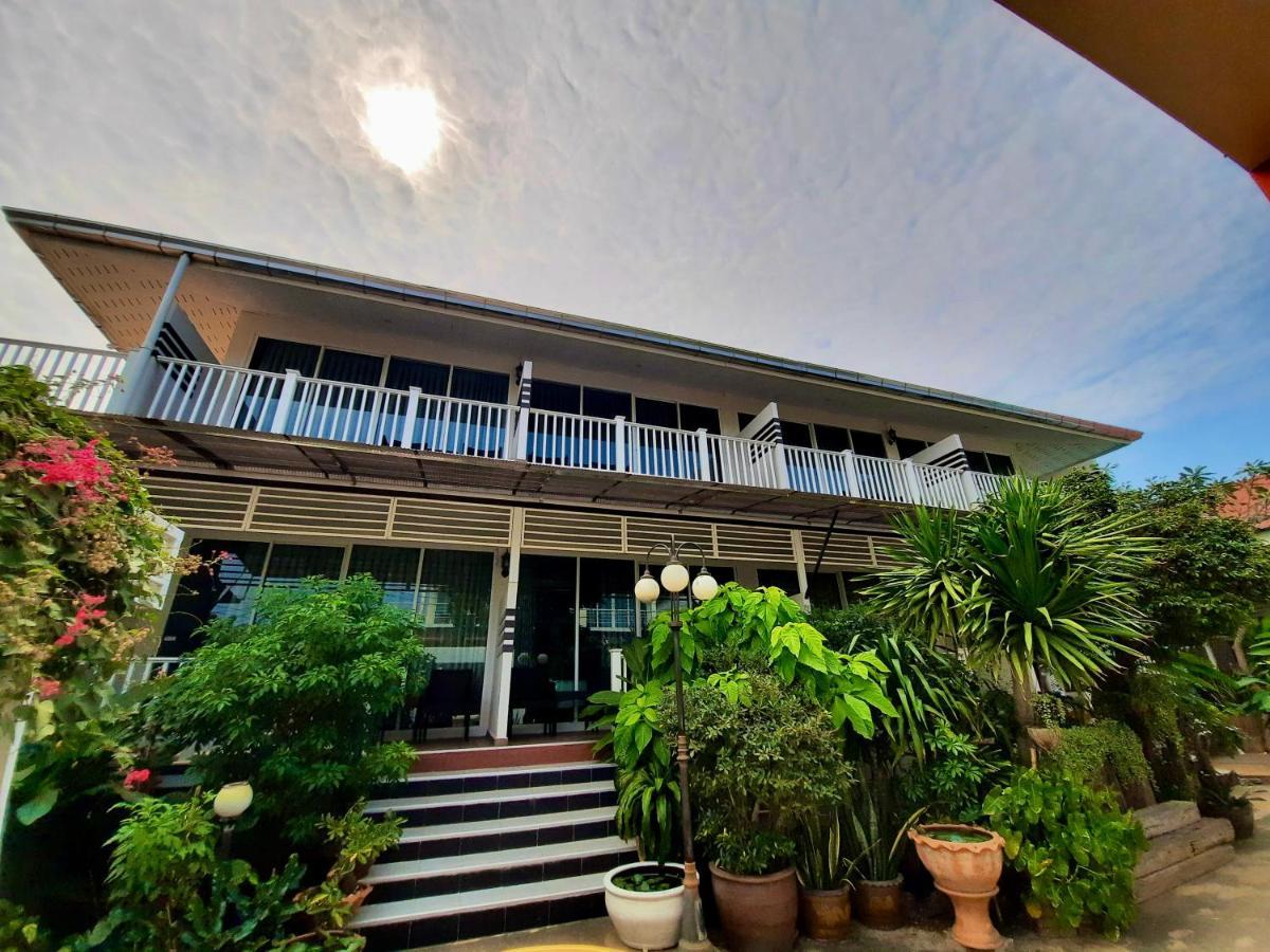 Koh Larn Riviera Hotel Exterior photo