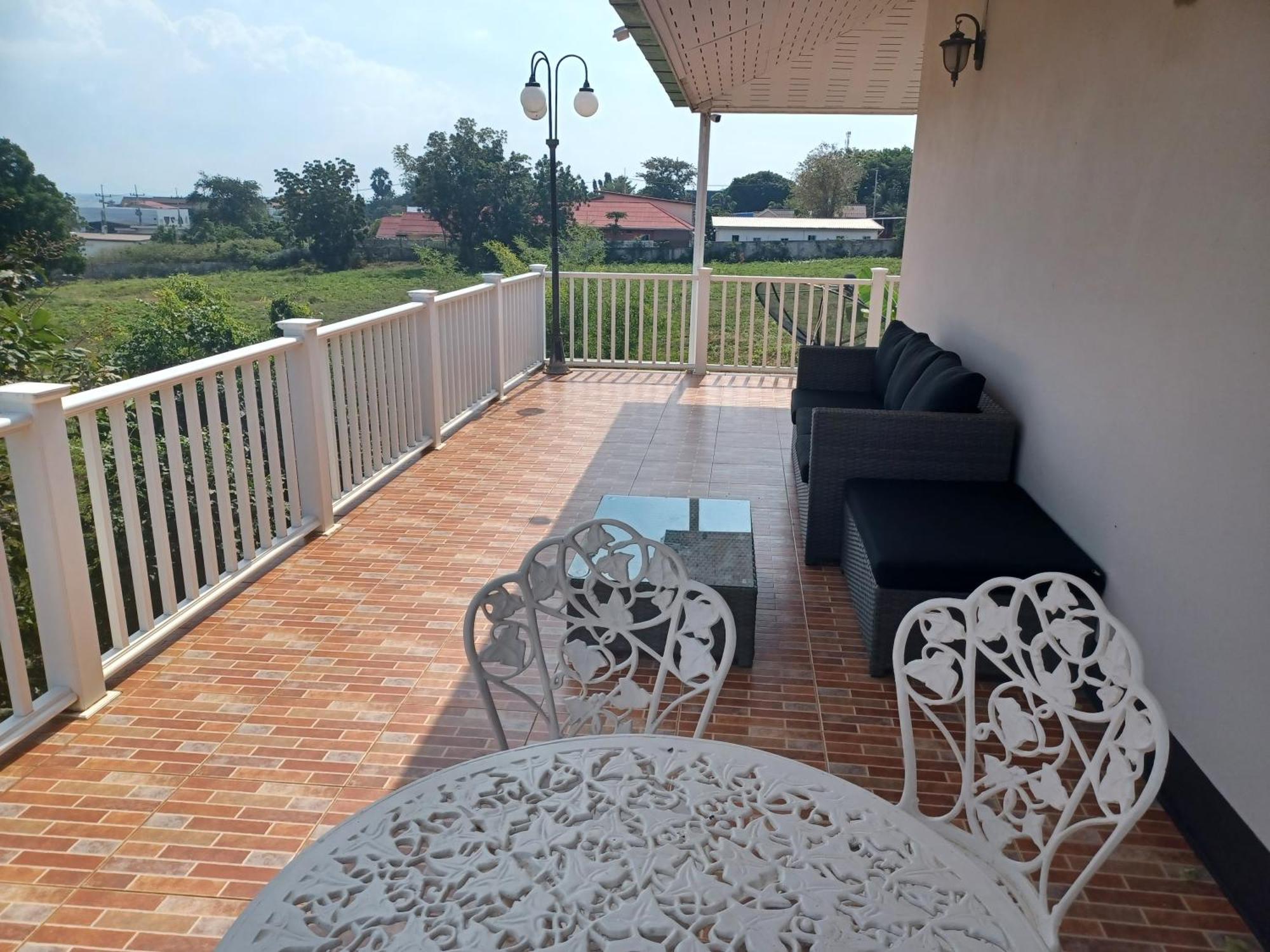 Koh Larn Riviera Hotel Exterior photo
