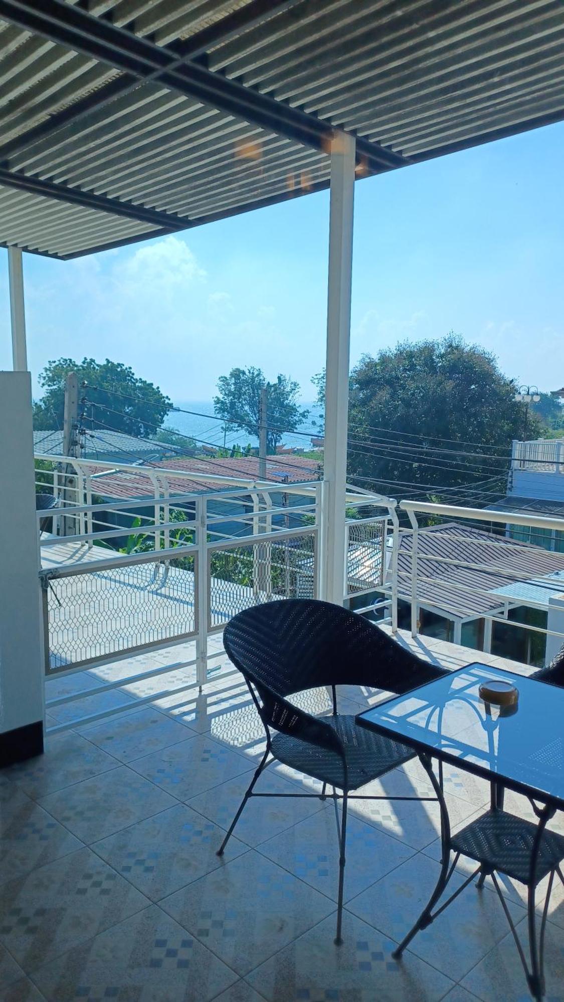 Koh Larn Riviera Hotel Exterior photo