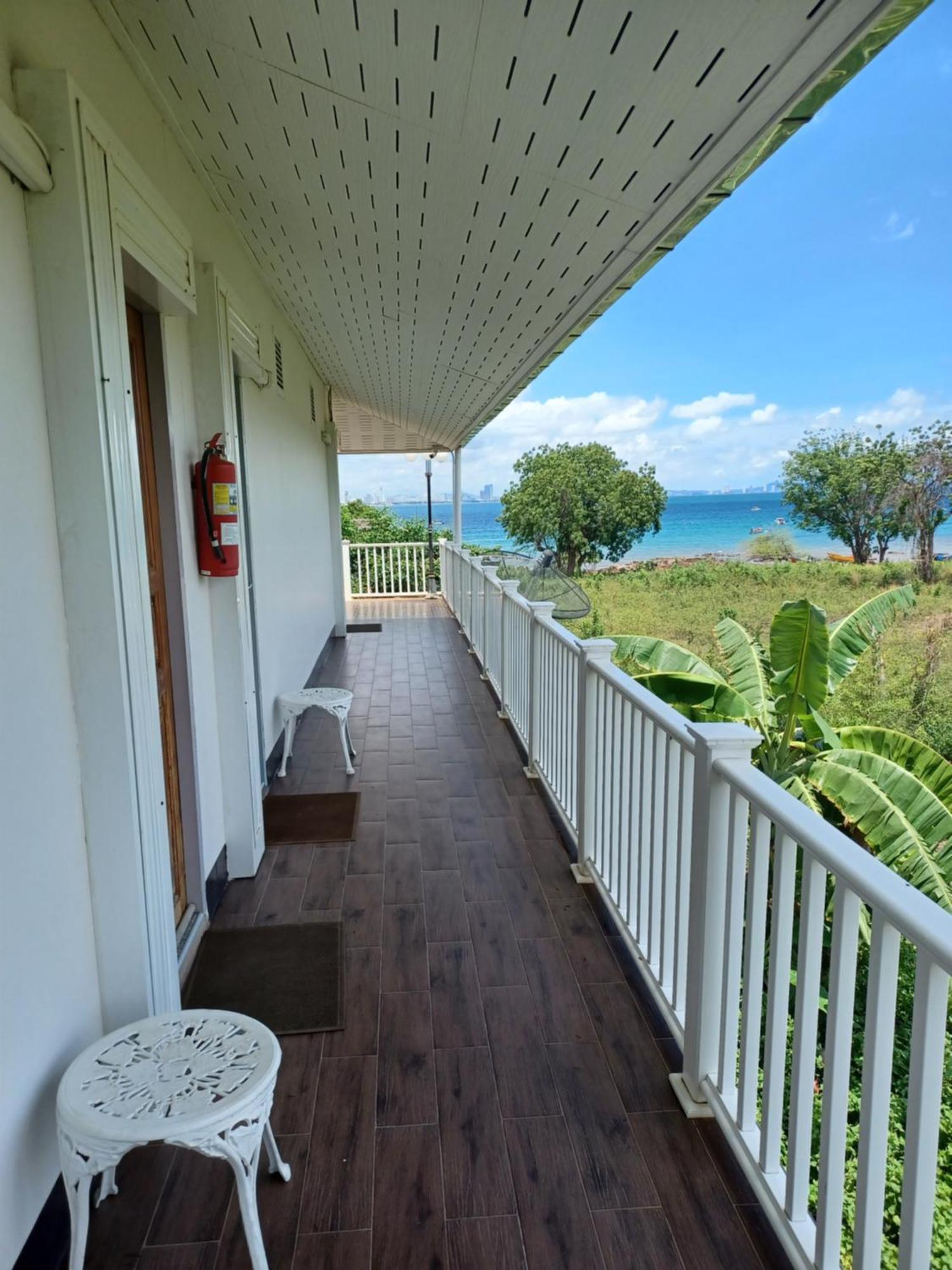 Koh Larn Riviera Hotel Exterior photo