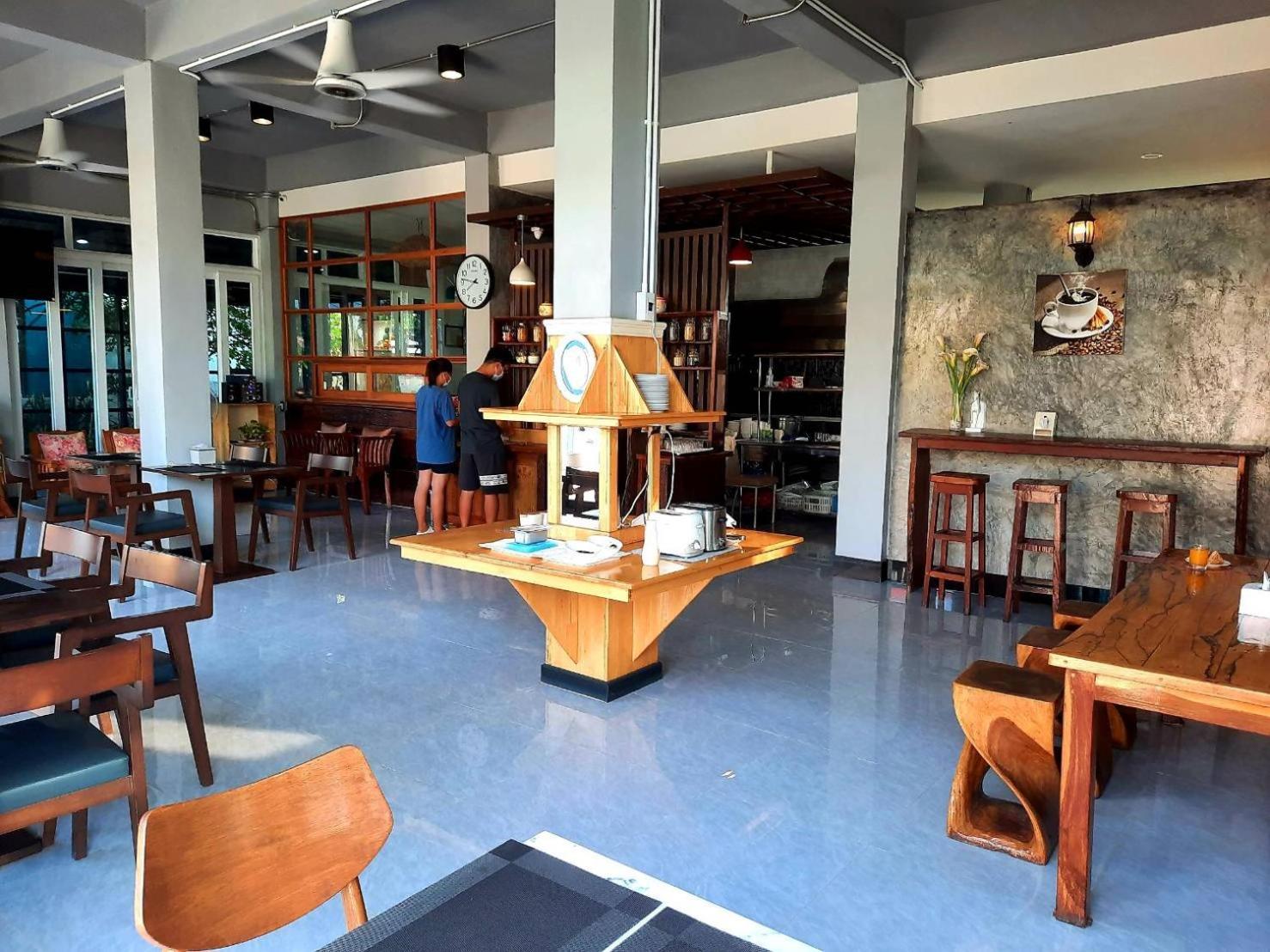 Koh Larn Riviera Hotel Exterior photo