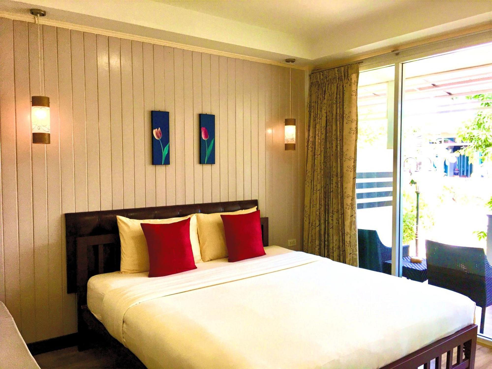 Koh Larn Riviera Hotel Exterior photo