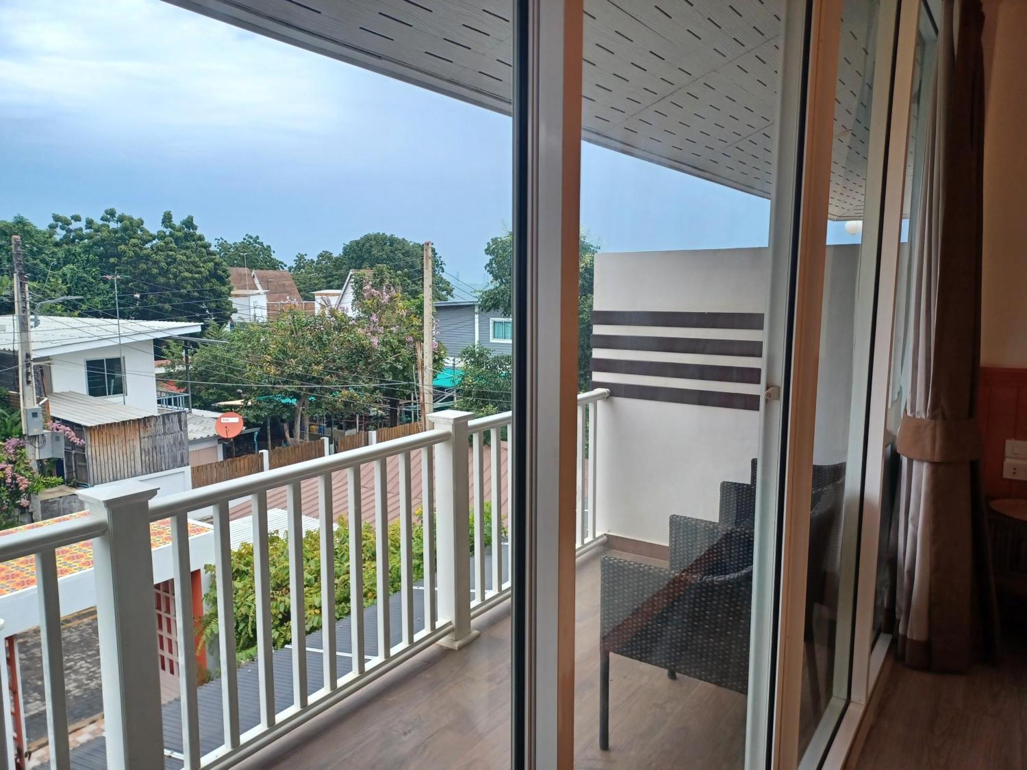 Koh Larn Riviera Hotel Exterior photo
