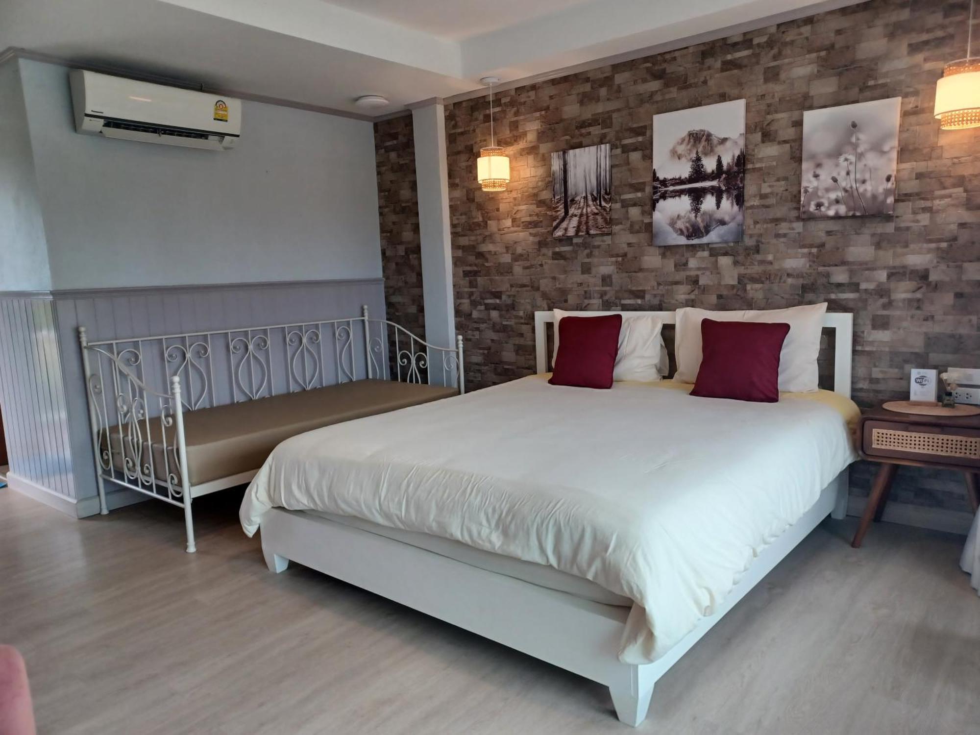 Koh Larn Riviera Hotel Exterior photo