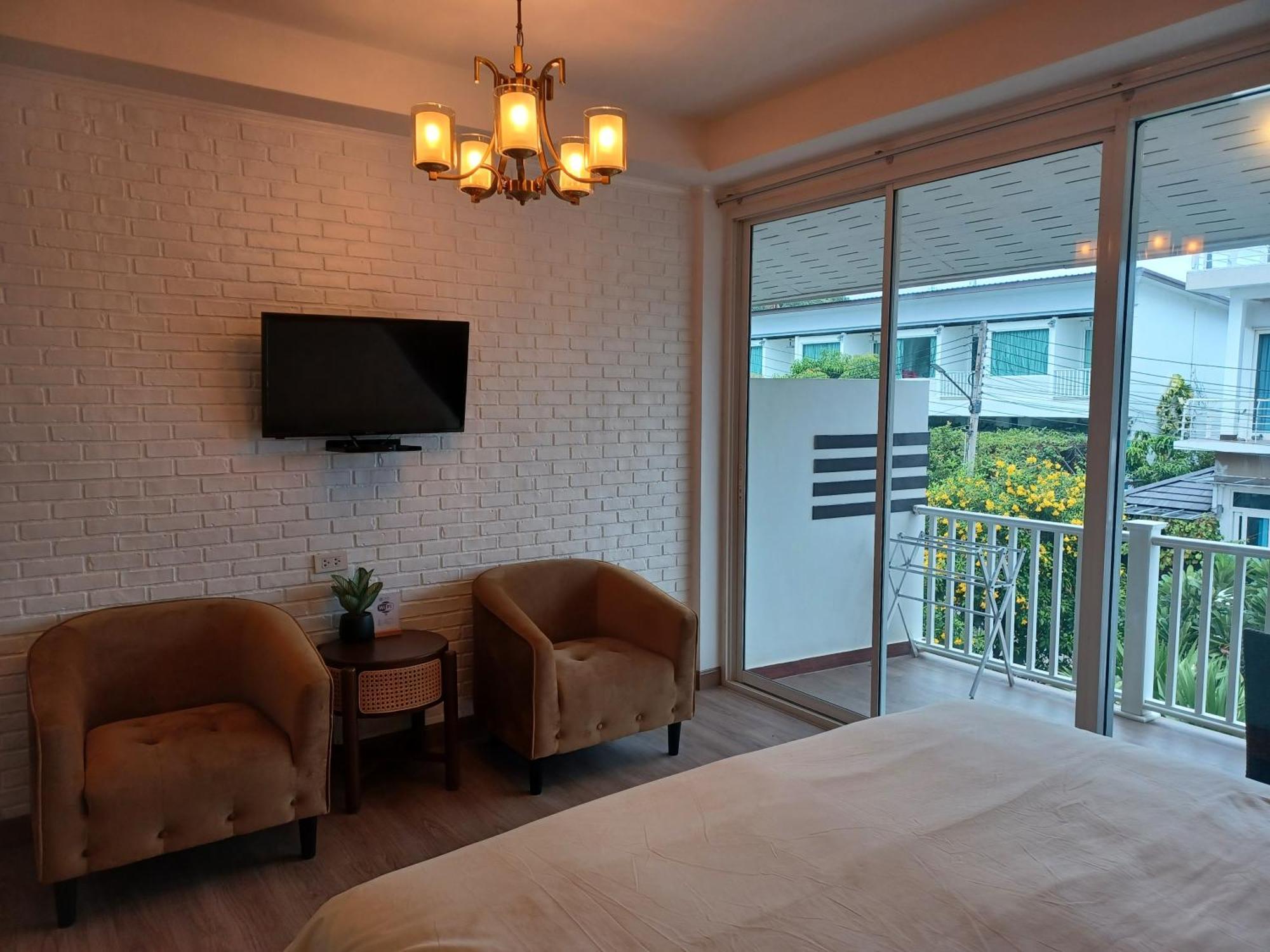 Koh Larn Riviera Hotel Exterior photo