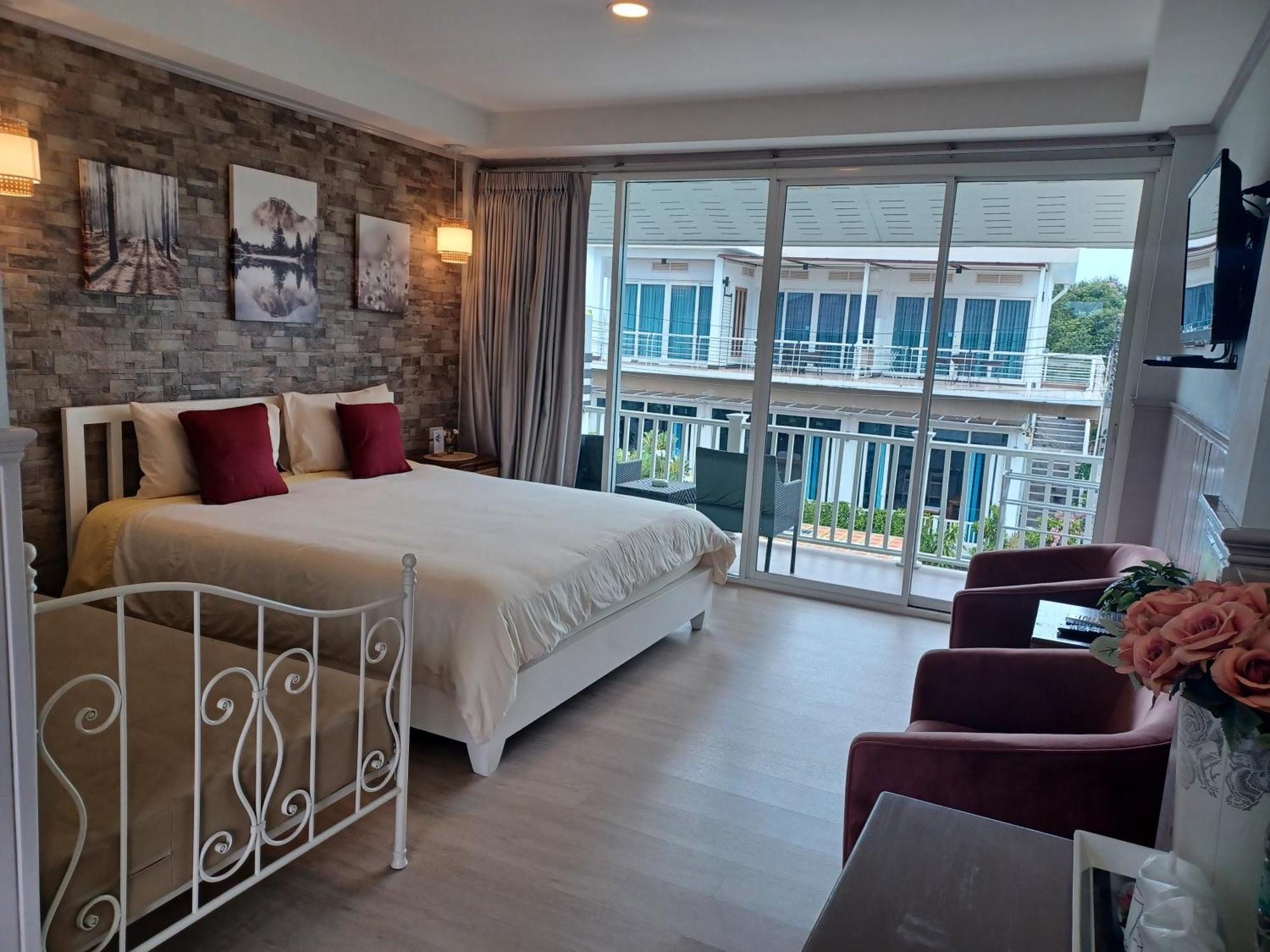 Koh Larn Riviera Hotel Exterior photo