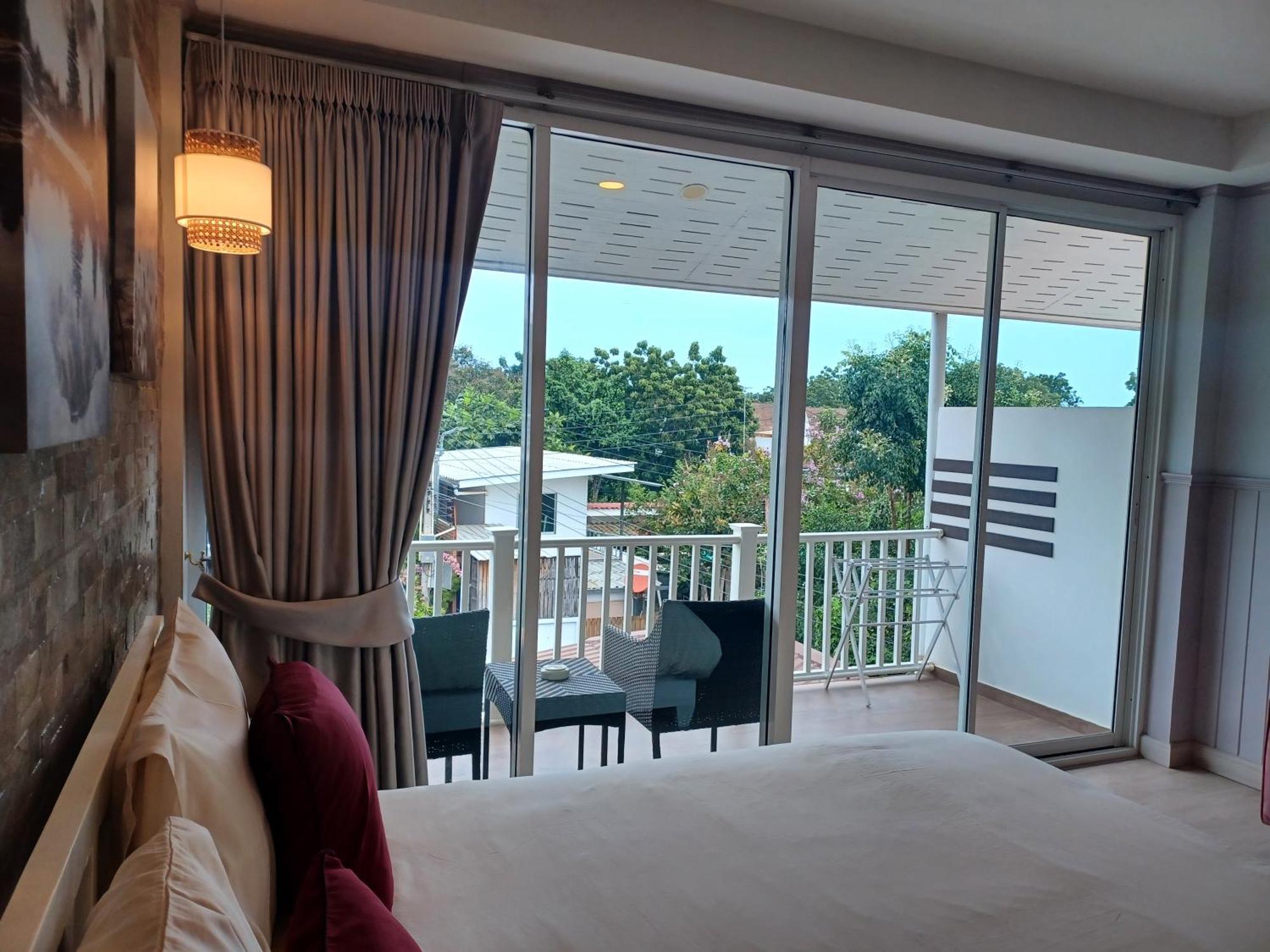 Koh Larn Riviera Hotel Exterior photo