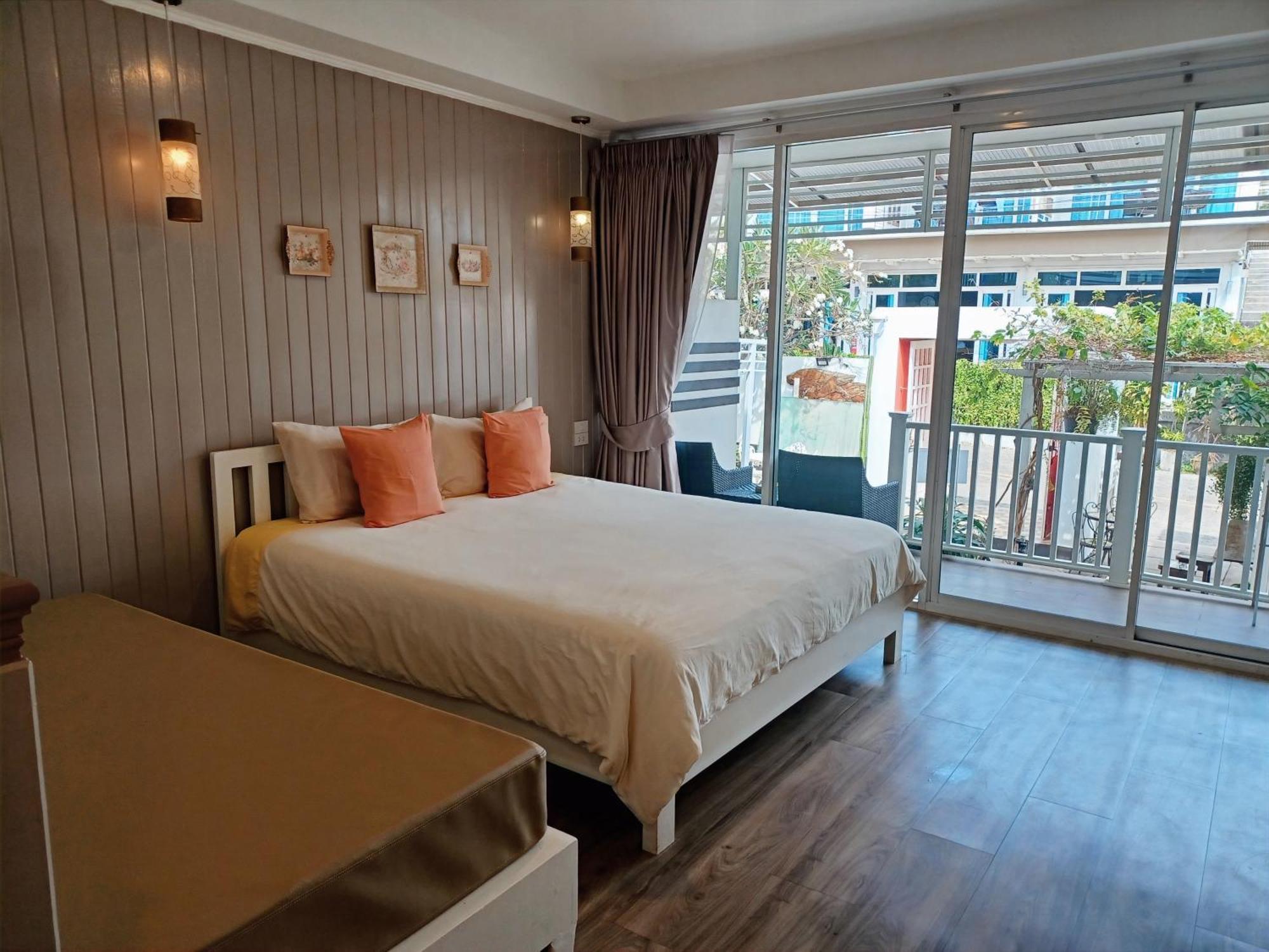 Koh Larn Riviera Hotel Exterior photo