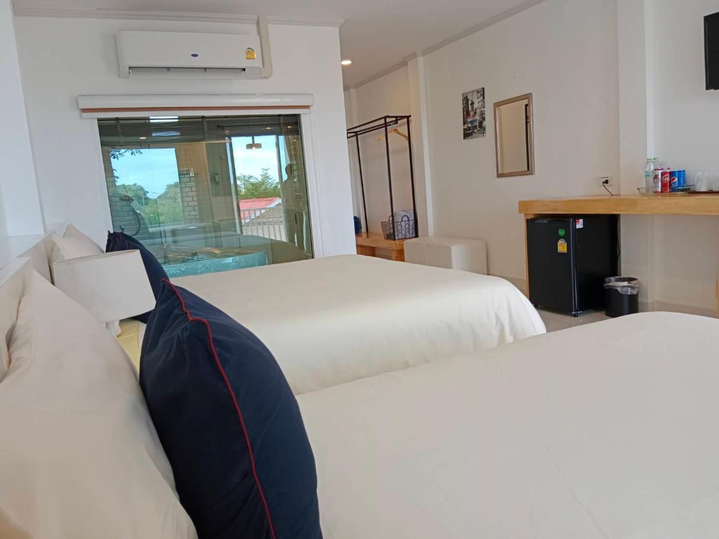 Koh Larn Riviera Hotel Exterior photo