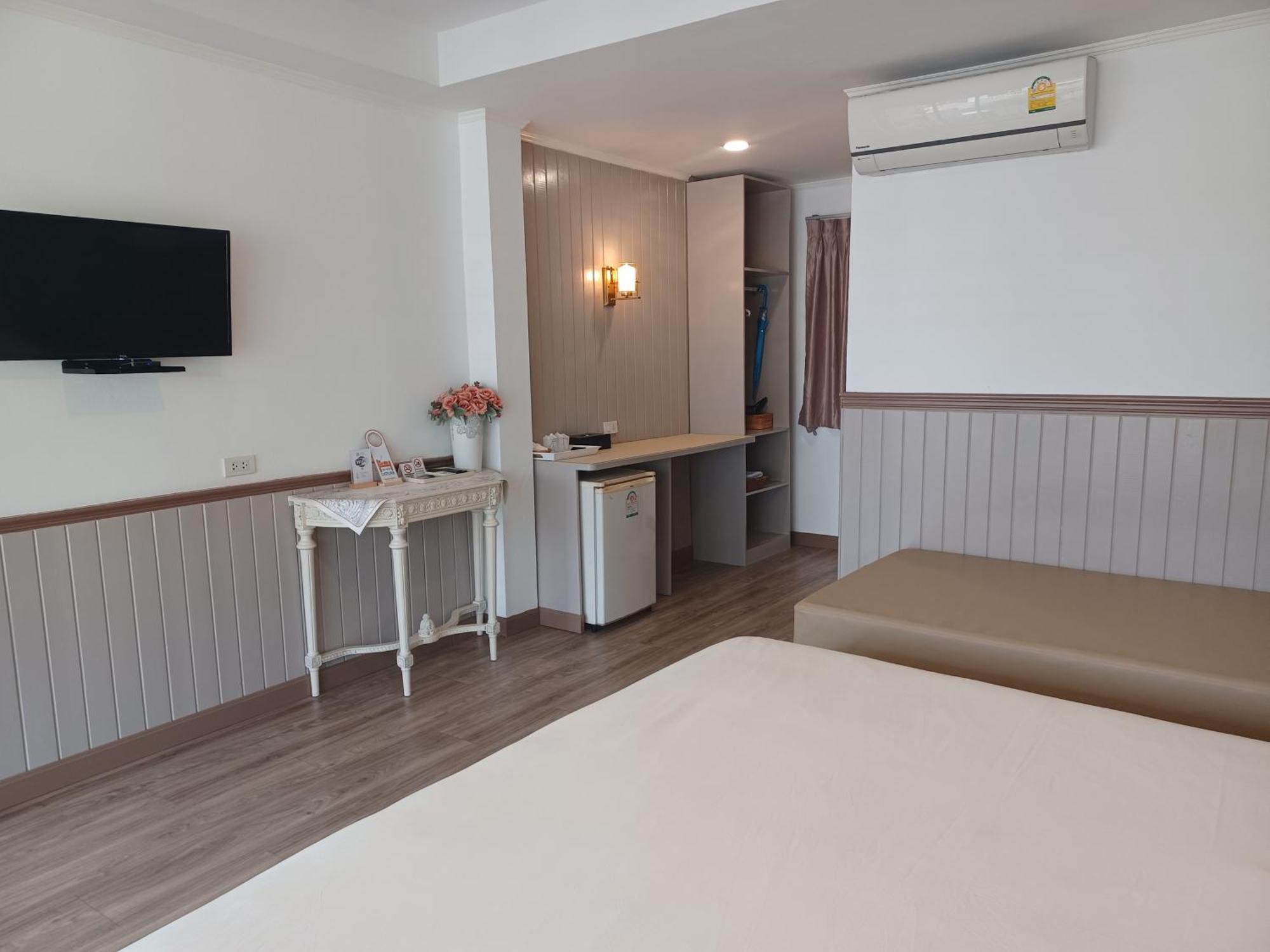 Koh Larn Riviera Hotel Exterior photo