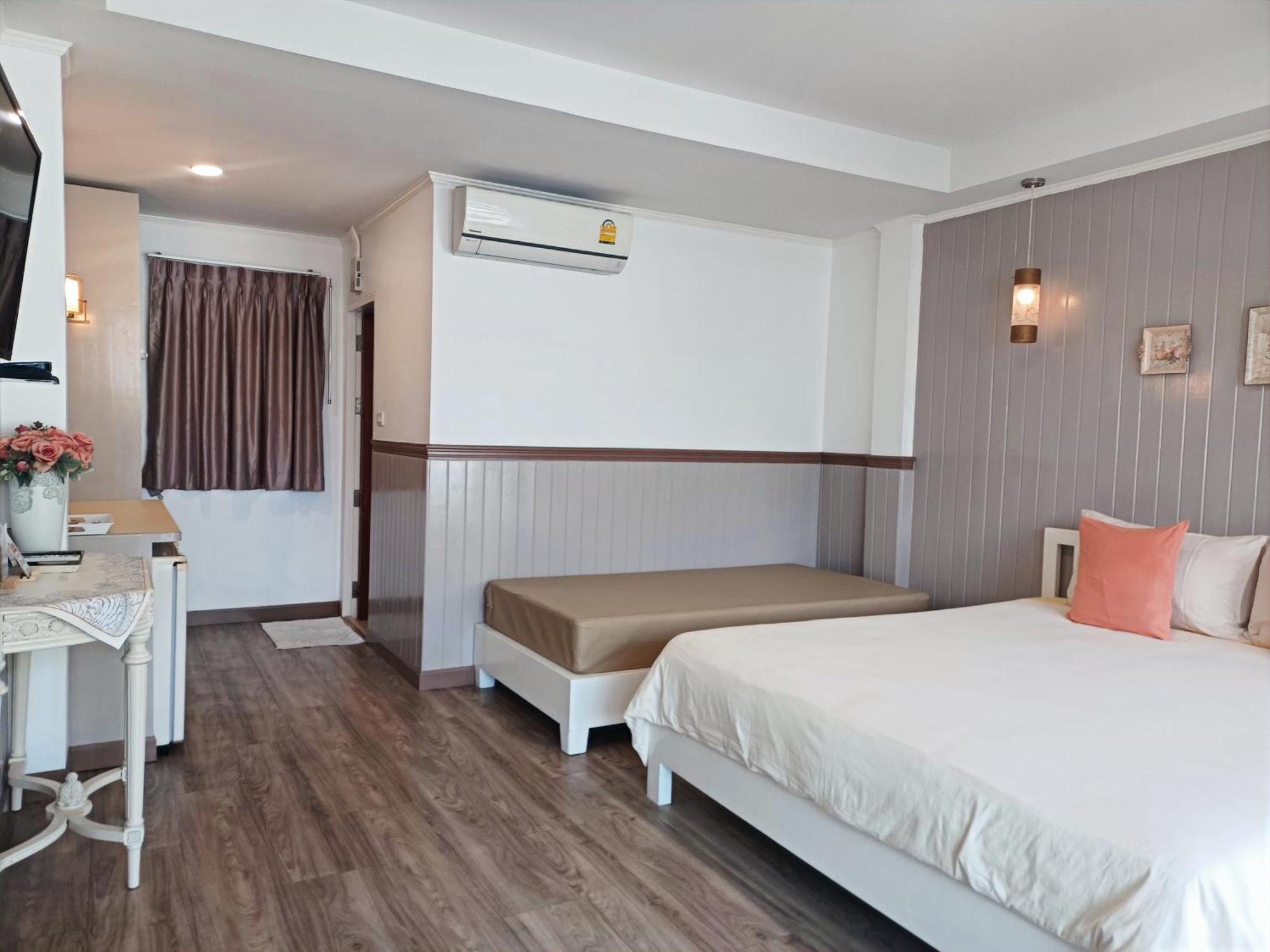Koh Larn Riviera Hotel Exterior photo